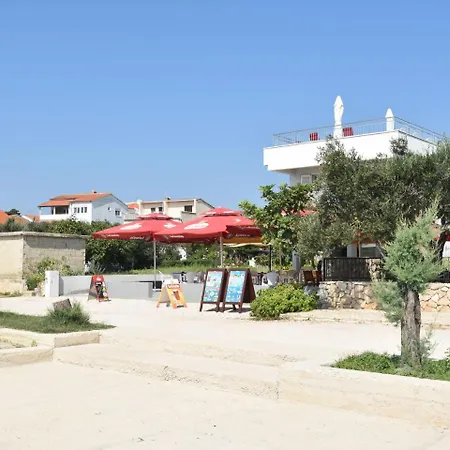 Lovely In Pako Tane With Terrace شقة باكوشتاني